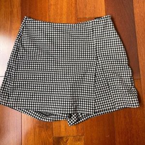 Cabi Tee-Time Black and White Gingham Side Zip Mini Skort
